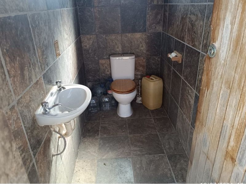 Land with 3 houses with river front For Sale in Rural Bothaville Free State - Photo 9