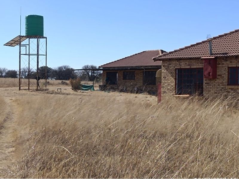 Land with 3 houses with river front For Sale in Rural Bothaville Free State - Photo 2