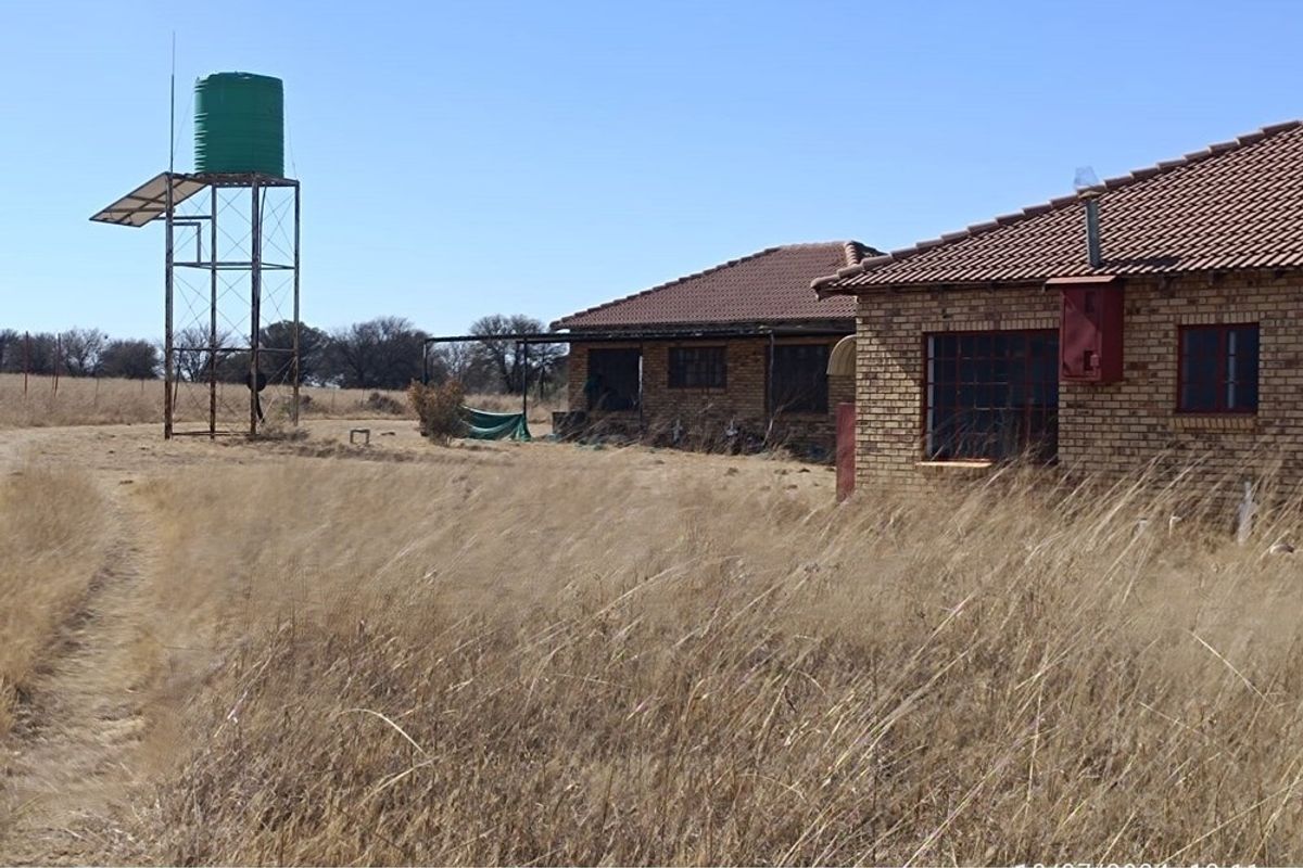 Land with 3 houses with river front For Sale in Rural Bothaville Free State - Photo 2