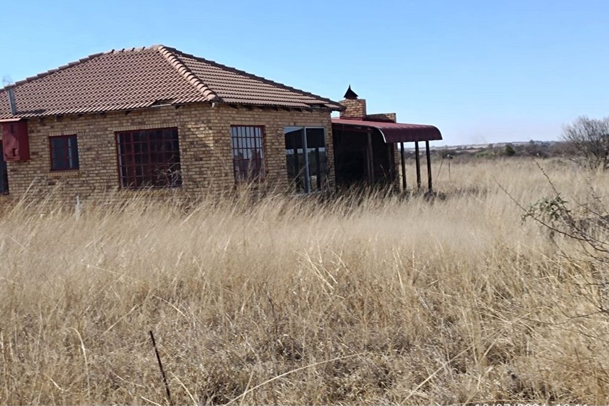 Land with 3 houses with river front For Sale in Rural Bothaville Free State - Photo 5