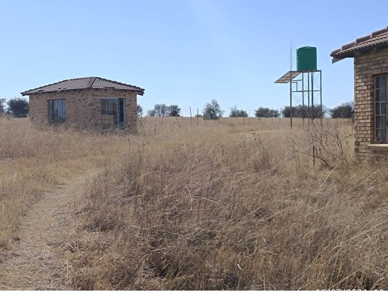 Land with 3 houses with river front For Sale in Rural Bothaville Free State - Photo 4