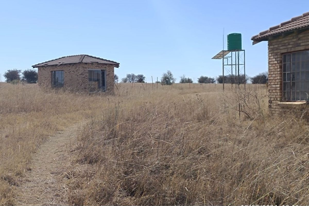 Land with 3 houses with river front For Sale in Rural Bothaville Free State - Photo 4