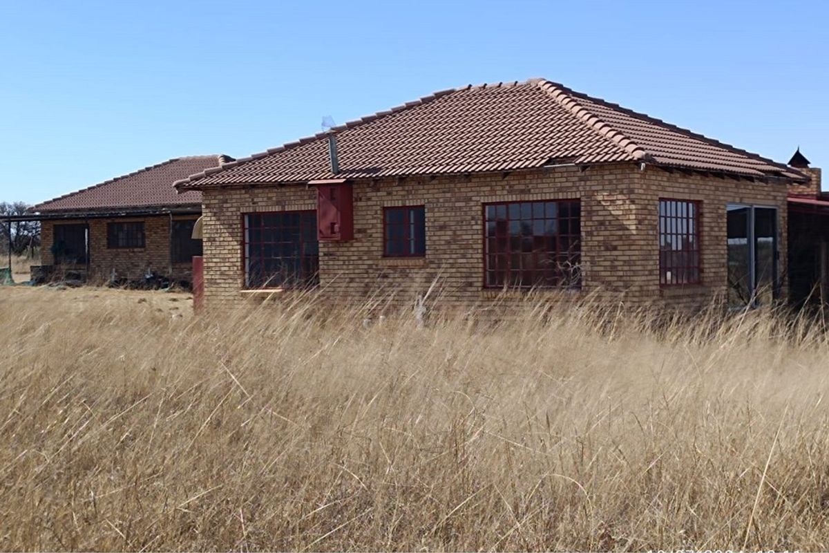 Land with 3 houses with river front For Sale in Rural Bothaville Free State - Photo 3