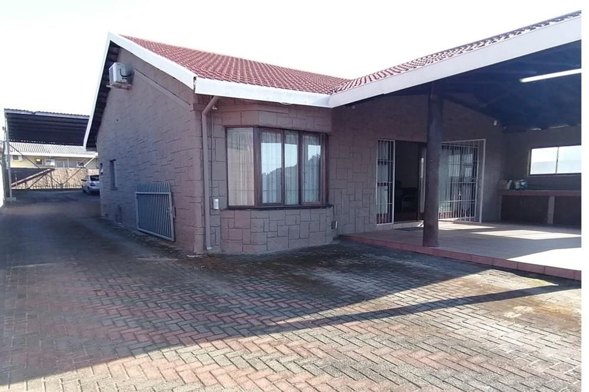 House For Sale in Shelly Beach, Margate, KwaZulu Natal - Photo 2