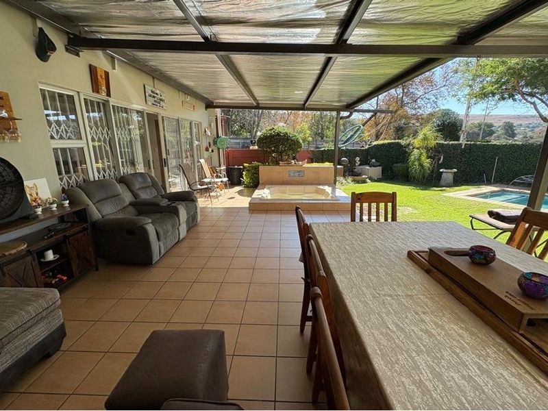 House For Sale in Schuinshoogte, Newcastle, KwaZulu Natal - Photo 1