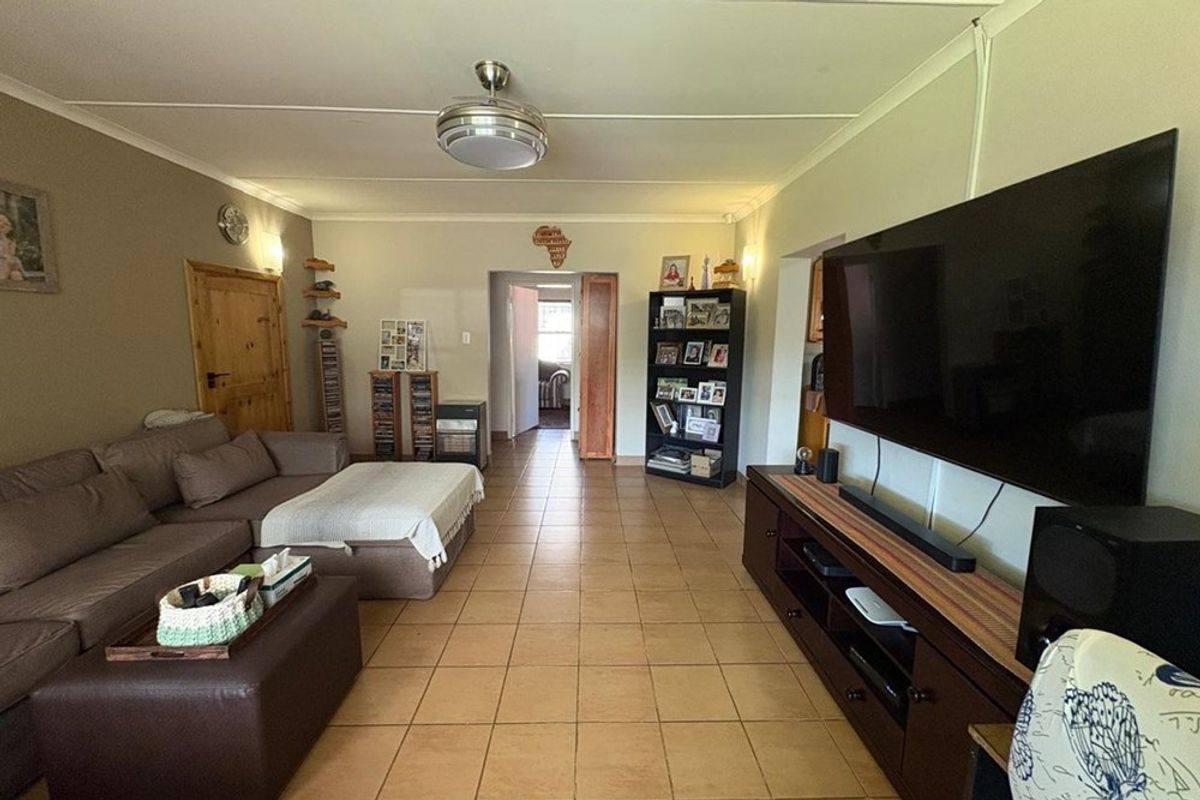 House For Sale in Schuinshoogte, Newcastle, KwaZulu Natal - Photo 2