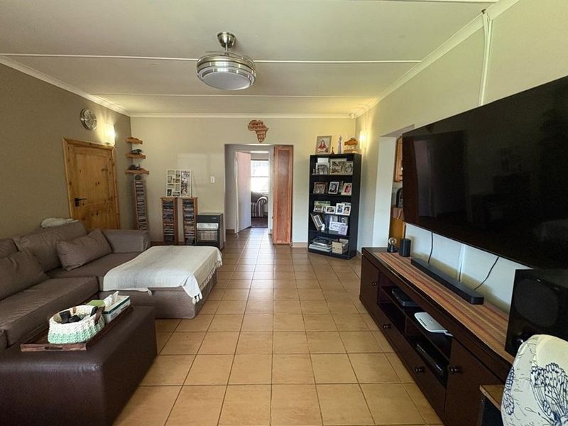 House For Sale in Schuinshoogte, Newcastle, KwaZulu Natal - Photo 2