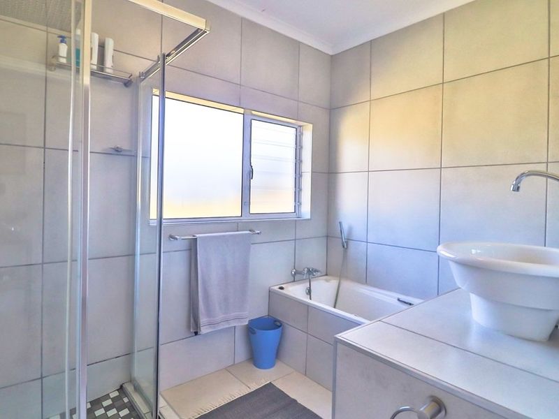 Luxury Home For Sale on Yaverland Estate - Photo 10