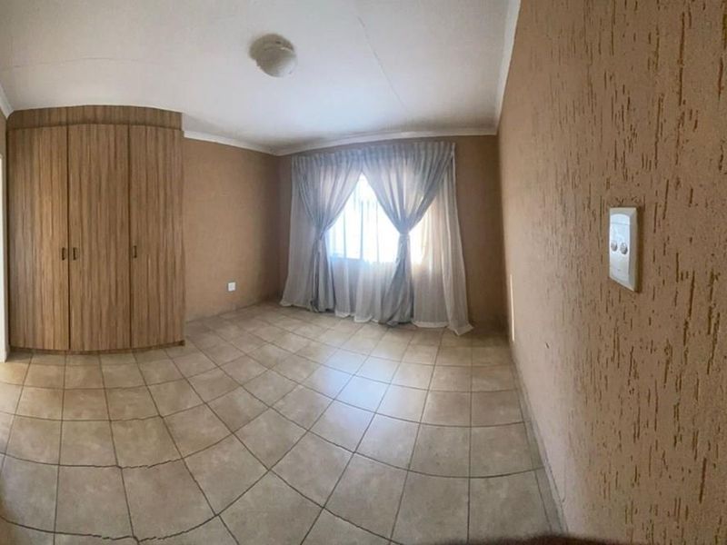 House For Sale in Leopard's Rest Security Estate, Albertsdal, Alberton - Photo 7
