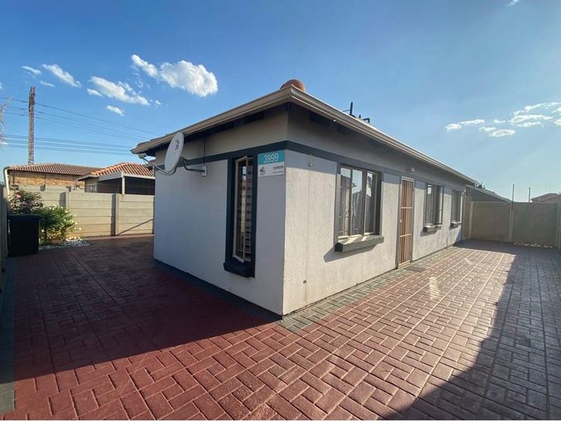 House For Sale in Leopard's Rest Security Estate, Albertsdal, Alberton - Photo 1