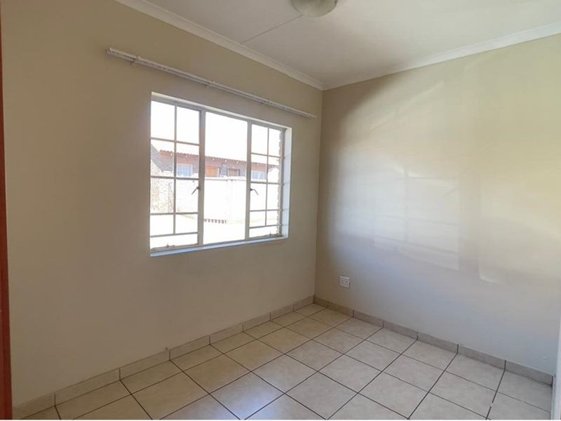 Townhouse For Sale in The Orchards  - Photo 8