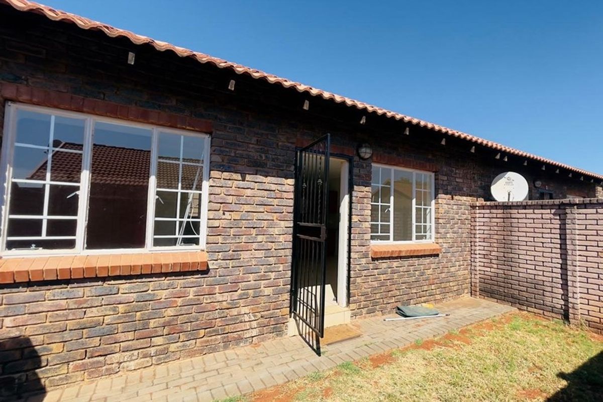 Townhouse For Sale in The Orchards  - Photo 2