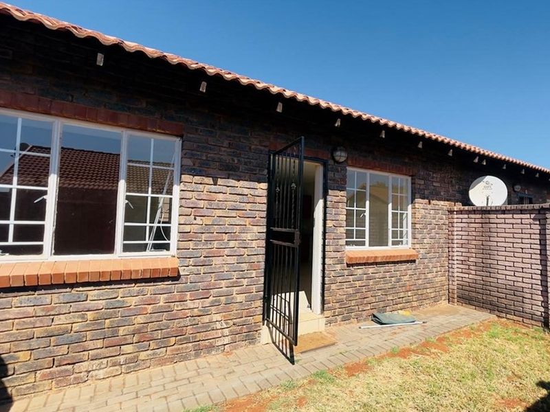 Townhouse For Sale in The Orchards  - Photo 2