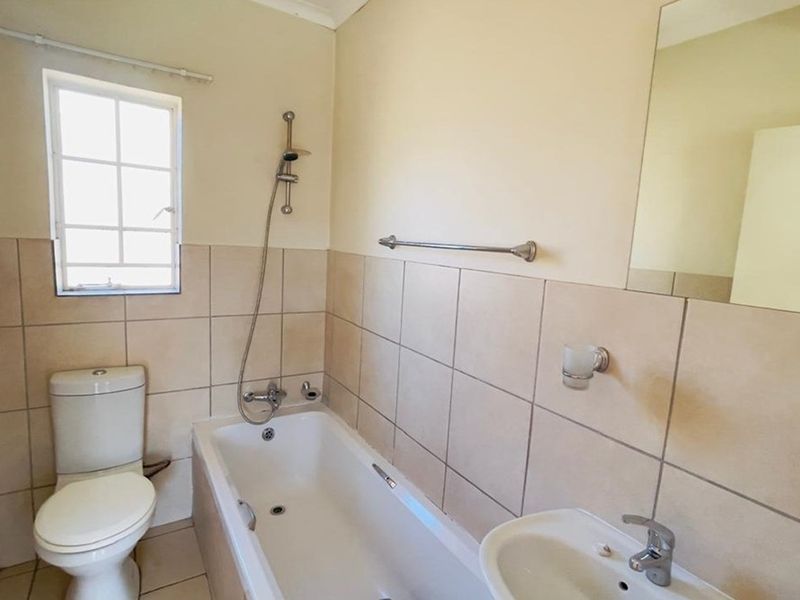 Townhouse For Sale in The Orchards  - Photo 10