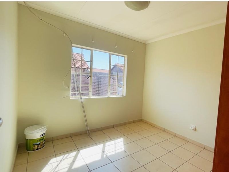 Townhouse For Sale in The Orchards  - Photo 9