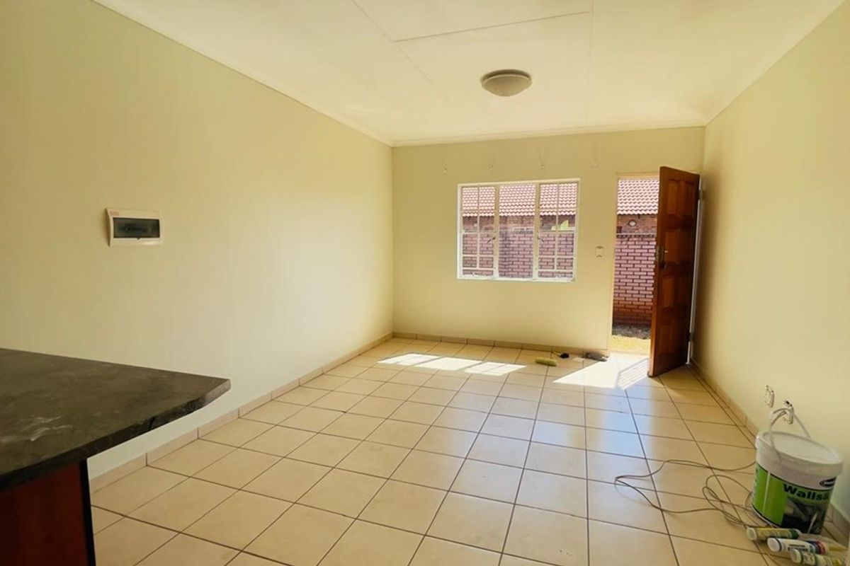 Townhouse For Sale in The Orchards  - Photo 3