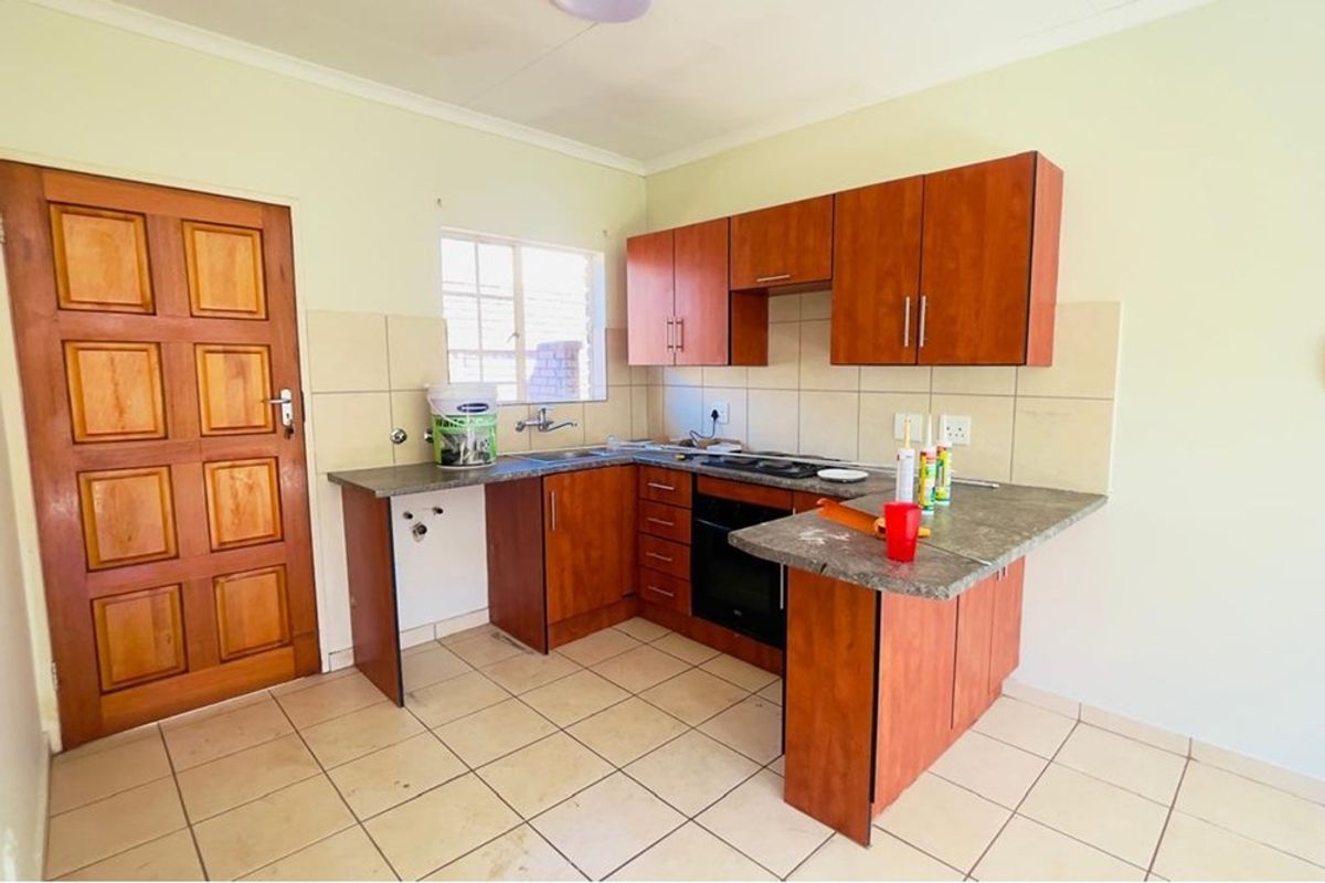 Townhouse For Sale in The Orchards  - Photo 5