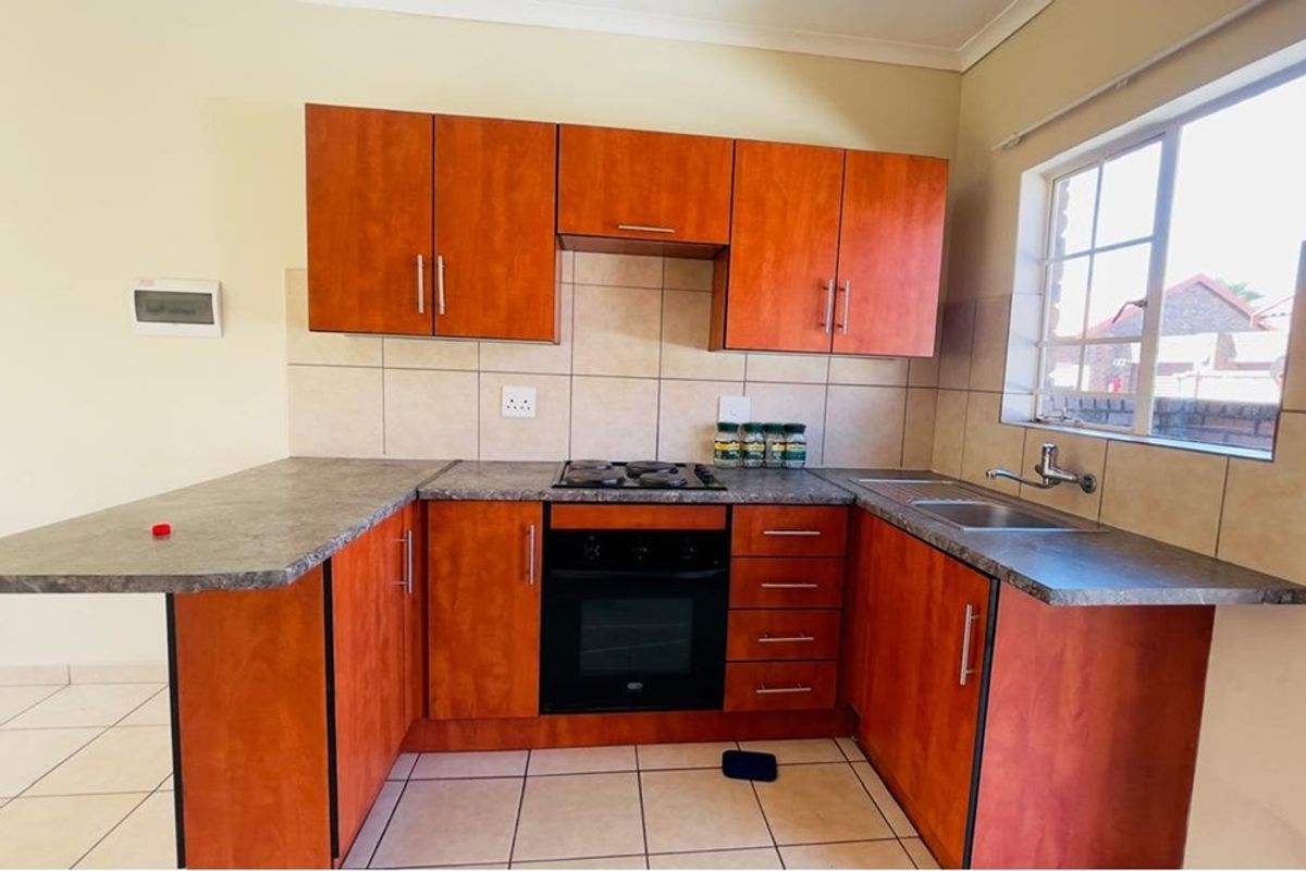 Townhouse For Sale in The Orchards  - Photo 4