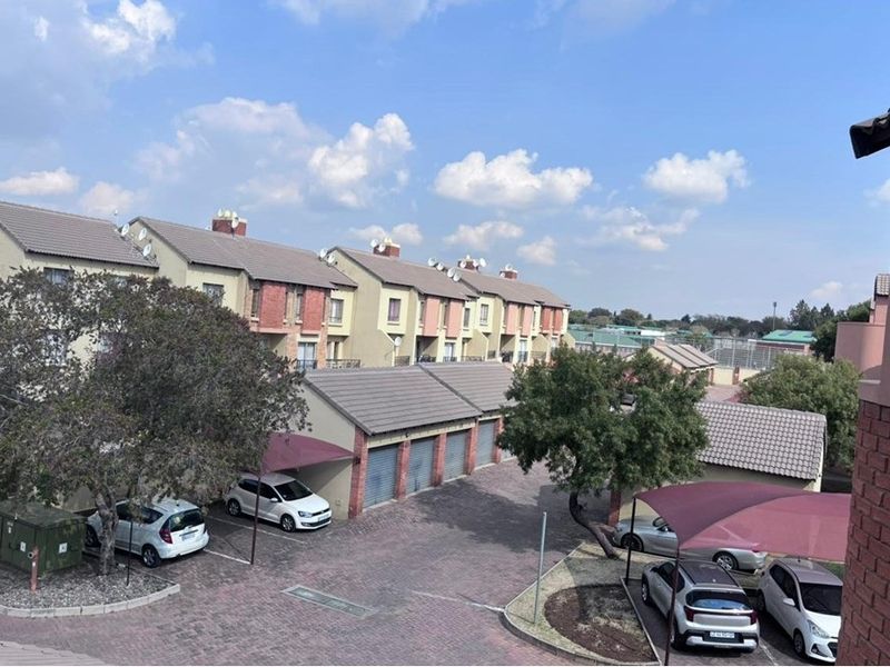 Apartment For Sale in Midrand - Photo 2