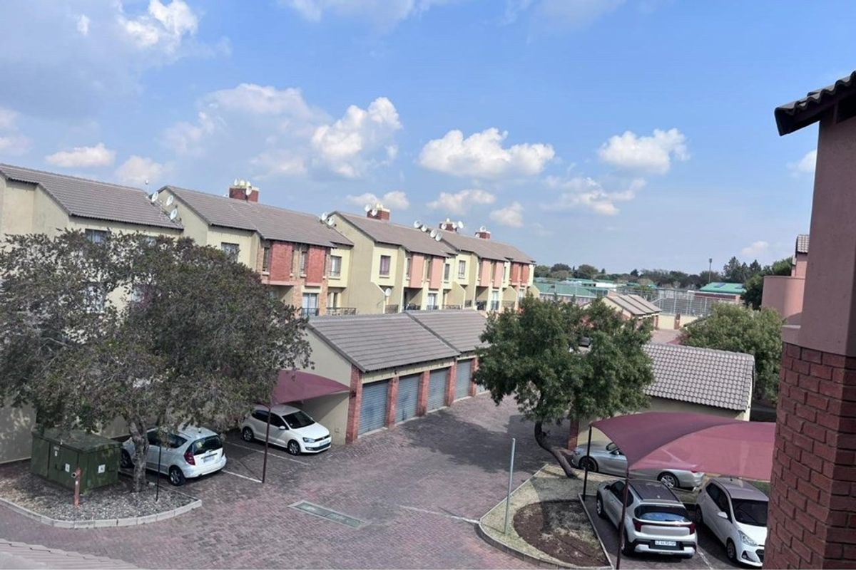 Apartment For Sale in Midrand - Photo 2