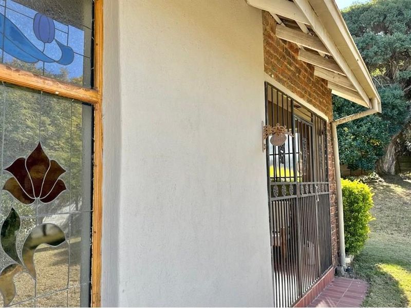 Family Home For Sale in Signal Hill, Newcastle, KwaZulu Natal - Photo 4