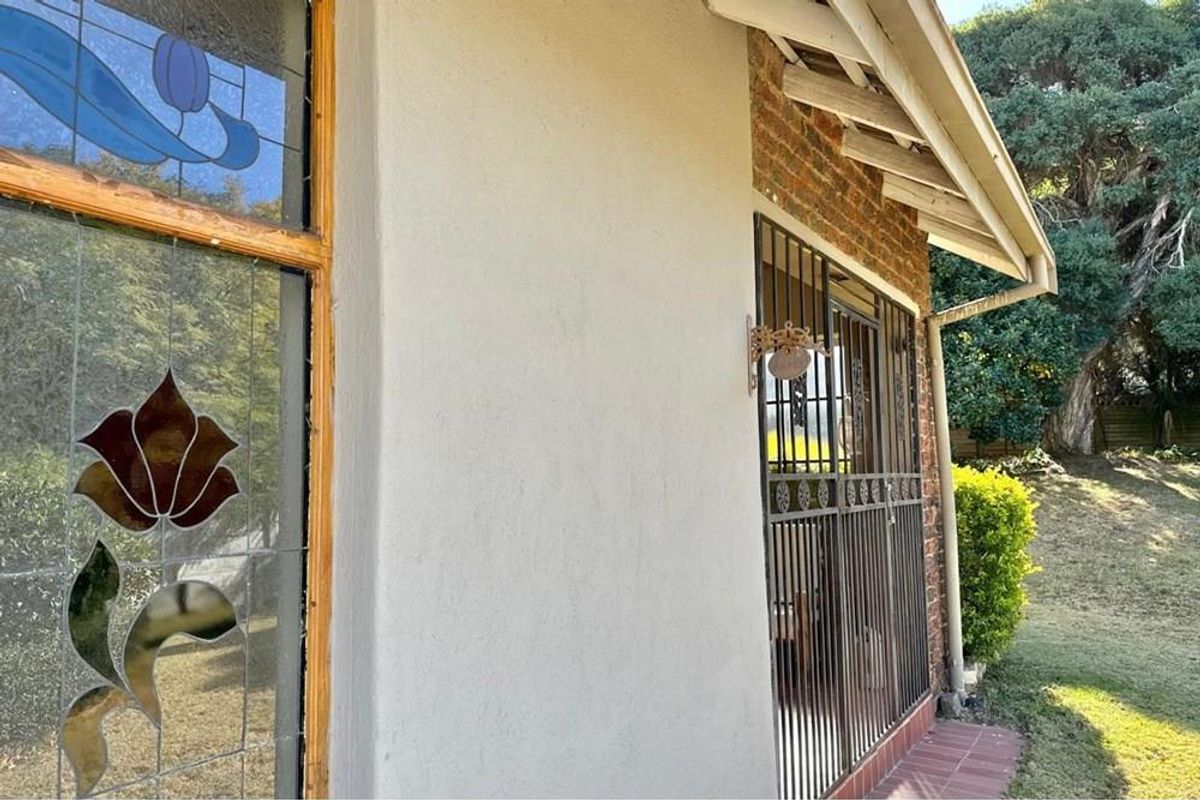 Family Home For Sale in Signal Hill, Newcastle, KwaZulu Natal - Photo 4