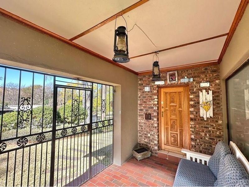 Family Home For Sale in Signal Hill, Newcastle, KwaZulu Natal - Photo 5