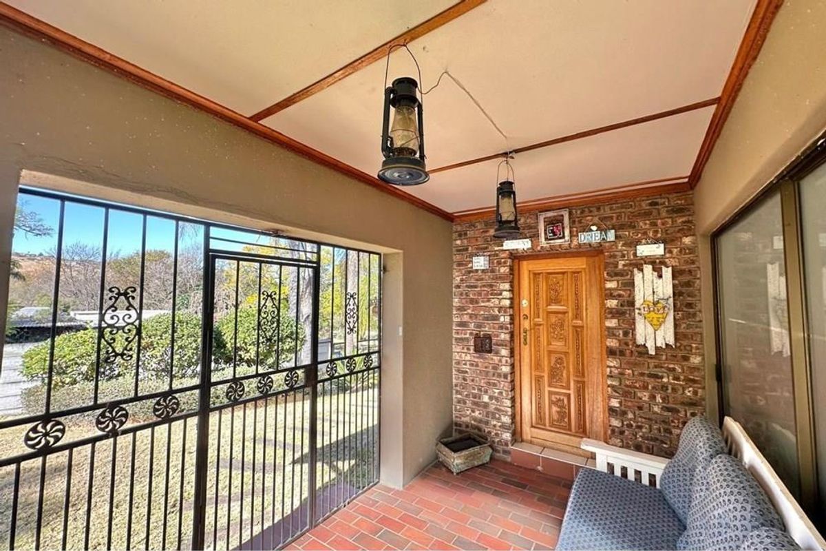 Family Home For Sale in Signal Hill, Newcastle, KwaZulu Natal - Photo 5