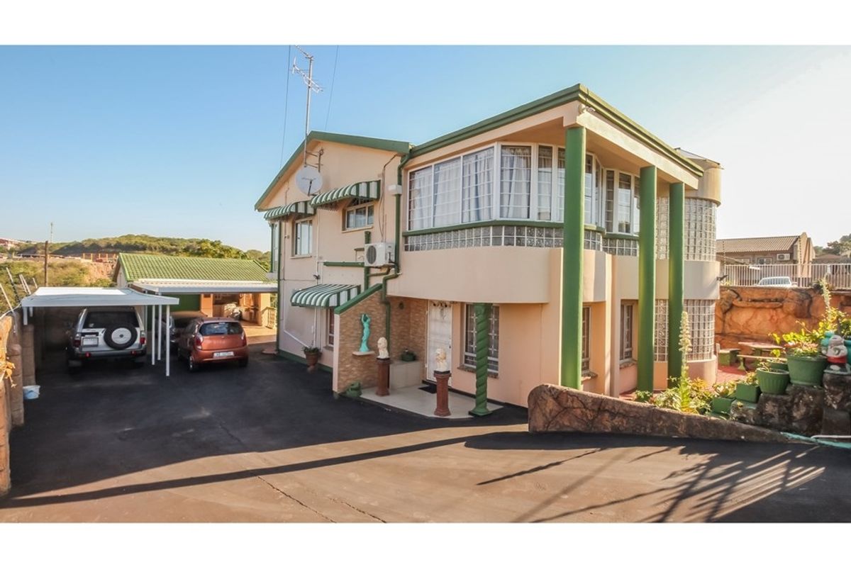 7 Beds 7 Baths House For Sale in Burlington Heights, Chatsworth, KwaZulu Natal - Photo 2