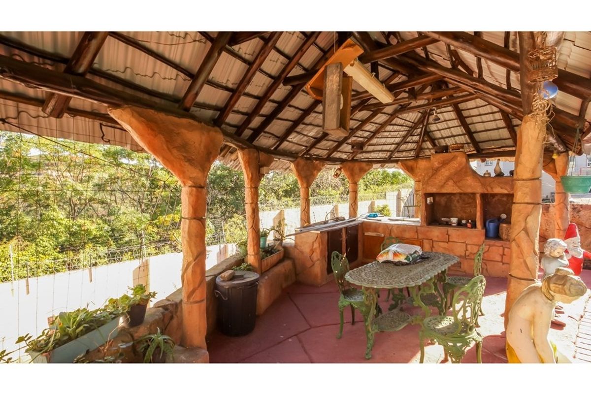 7 Beds 7 Baths House For Sale in Burlington Heights, Chatsworth, KwaZulu Natal - Photo 5