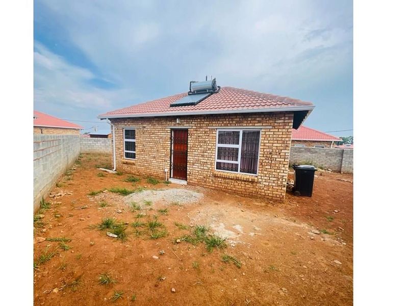 House For Sale in Lufhereng, Soweto - Photo 6