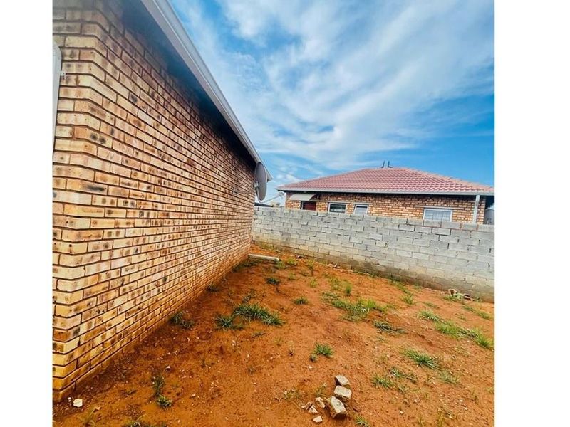 House For Sale in Lufhereng, Soweto - Photo 8