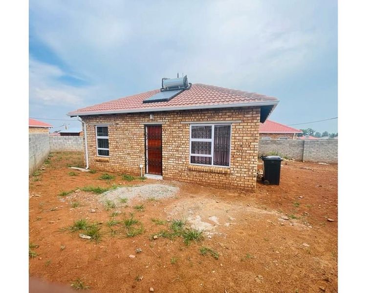 House For Sale in Lufhereng, Soweto - Photo 4