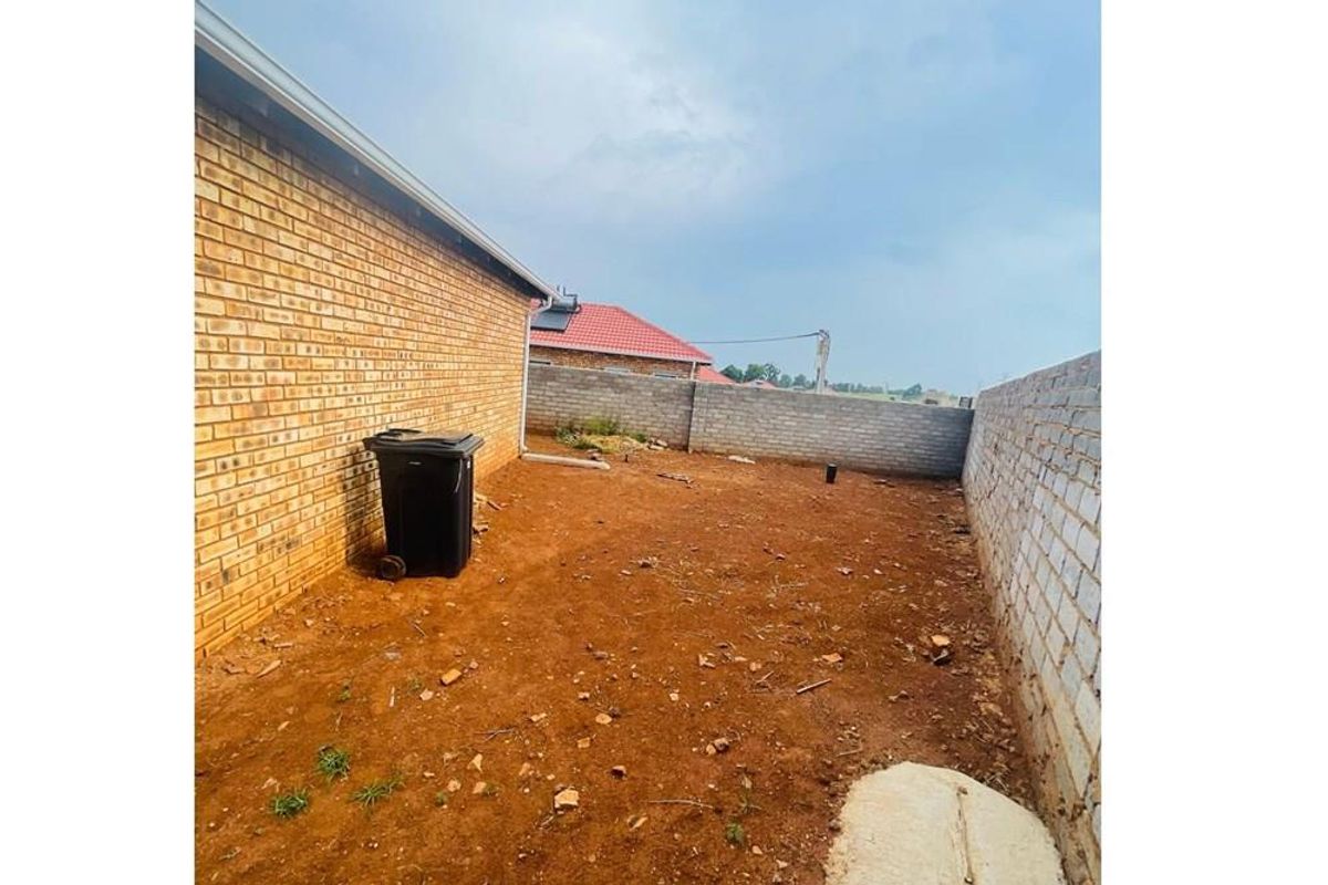 House For Sale in Lufhereng, Soweto - Photo 2