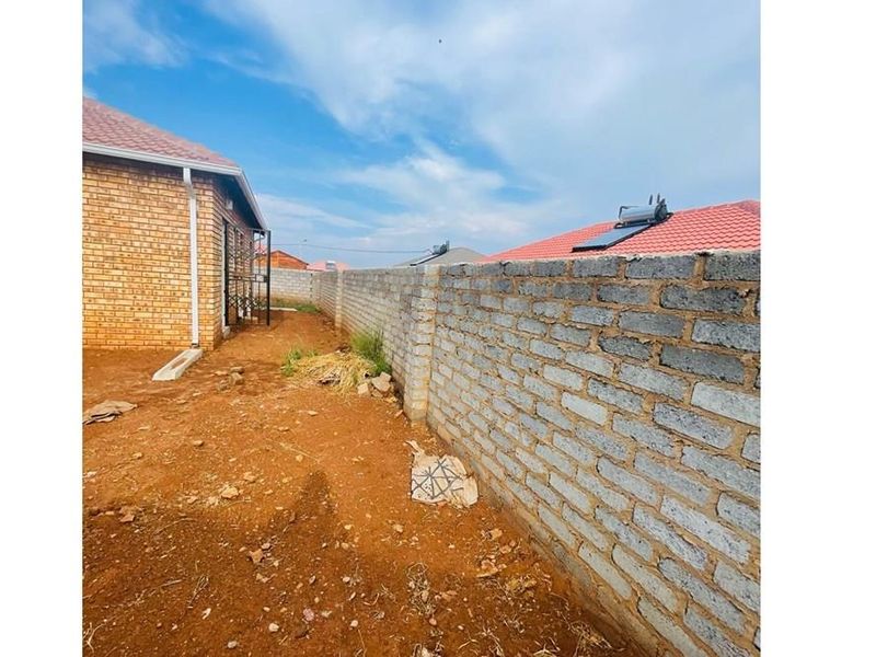 House For Sale in Lufhereng, Soweto - Photo 5