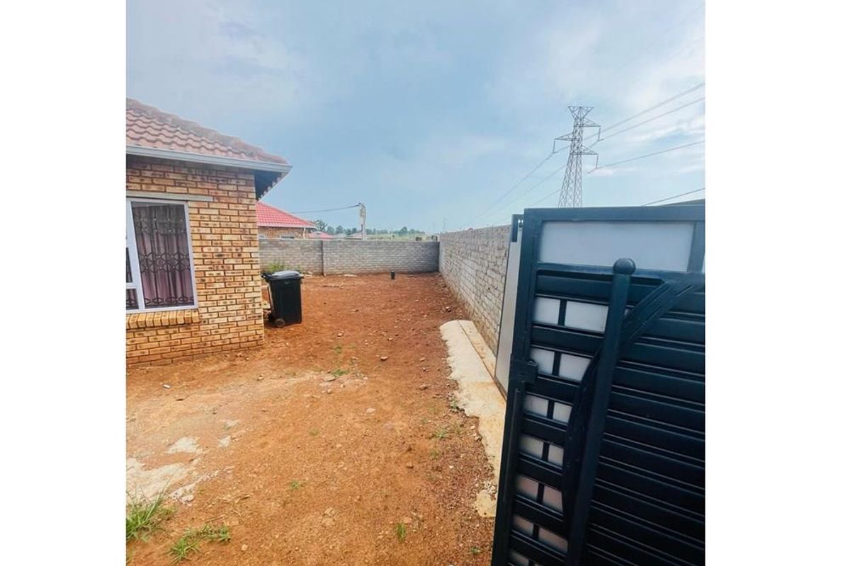 House For Sale in Lufhereng, Soweto - Photo 3