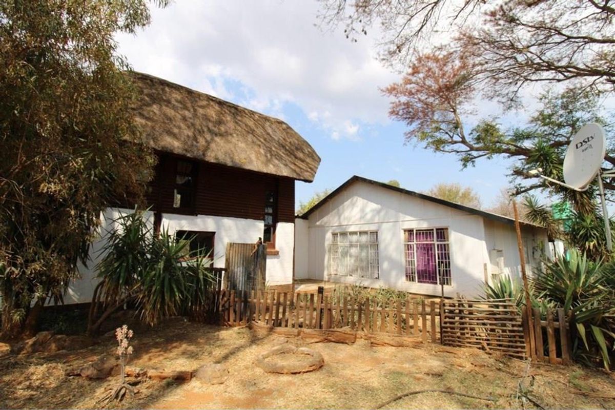 Revenue earning smallholding with lots of water, Bela-Bela, South Africa. - Photo 3