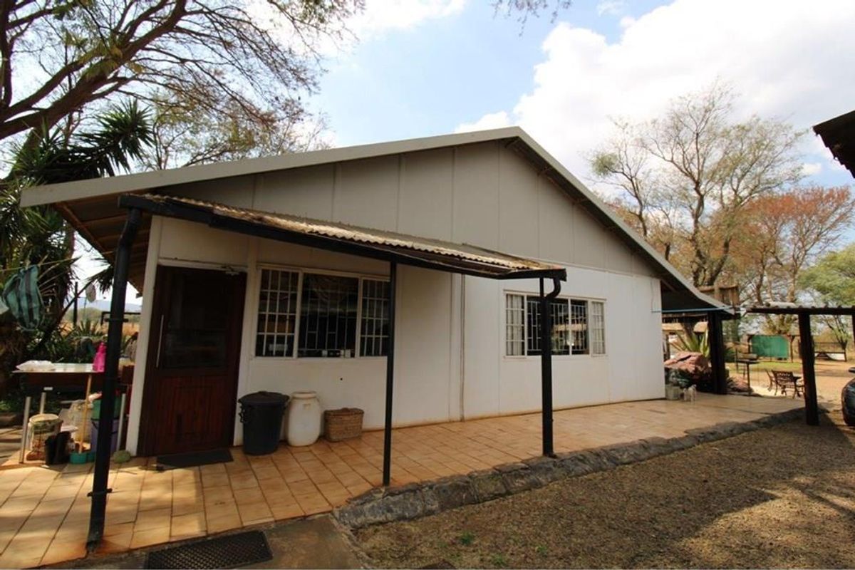 Revenue earning smallholding with lots of water, Bela-Bela, South Africa. - Photo 4
