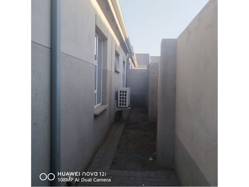 House For Sale in Die Heuwel, Witbank - Photo 4