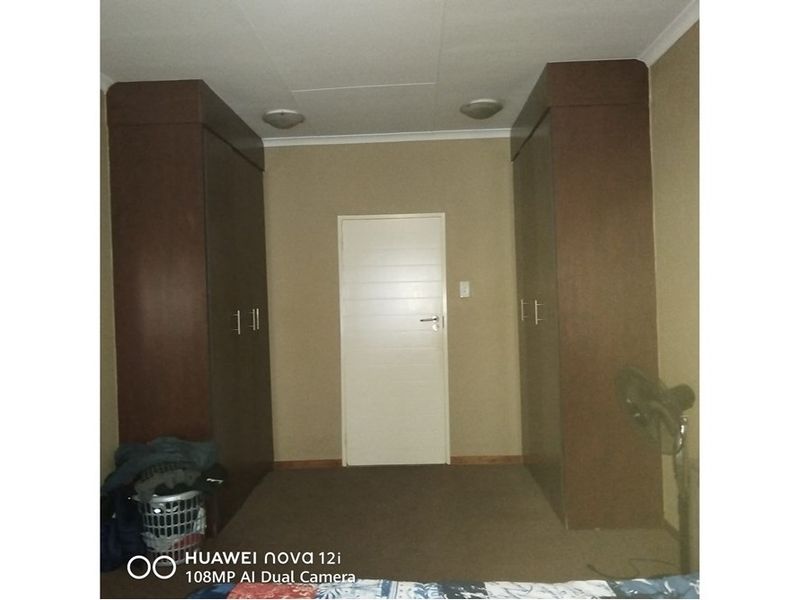 House For Sale in Die Heuwel, Witbank - Photo 6