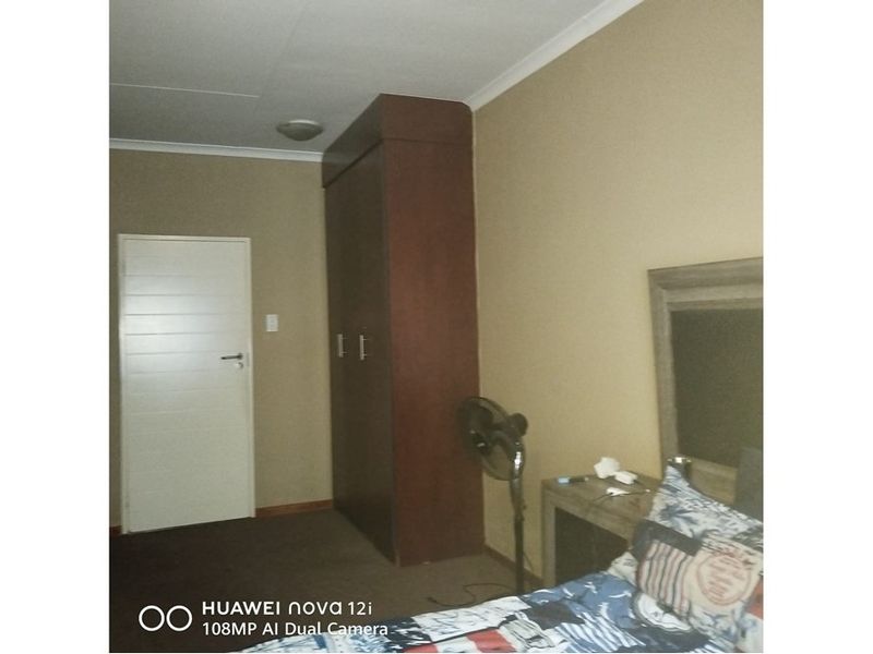 House For Sale in Die Heuwel, Witbank - Photo 5