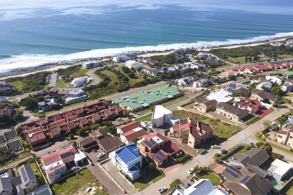 Exclusive Mandate: Sea-View House for Sale in Tamarisk Square, Jeffreys Bay - Photo 5