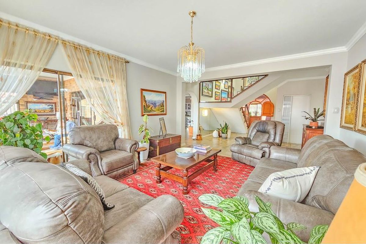 Exclusive Mandate: Sea-View House for Sale in Tamarisk Square, Jeffreys Bay - Photo 3