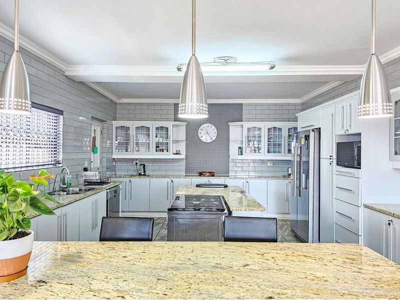 Exclusive Mandate: Sea-View House for Sale in Tamarisk Square, Jeffreys Bay - Photo 4