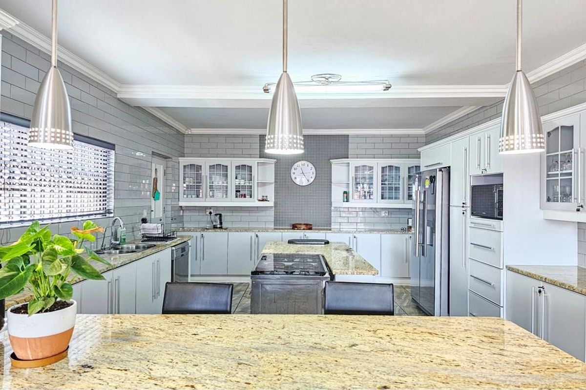 Exclusive Mandate: Sea-View House for Sale in Tamarisk Square, Jeffreys Bay - Photo 4