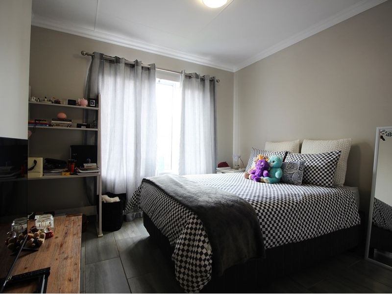 3 Bed Apartment For Sale in Broadacres - Photo 8