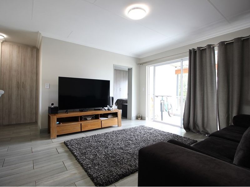 3 Bed Apartment For Sale in Broadacres - Photo 7