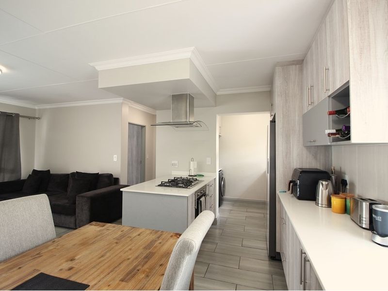 3 Bed Apartment For Sale in Broadacres - Photo 4