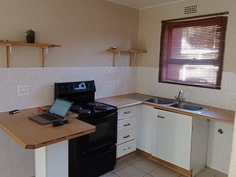 Apartment For Sale in Johannesburg - Photo 6