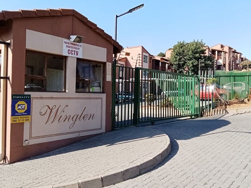 Apartment For Sale in Johannesburg - Photo 2